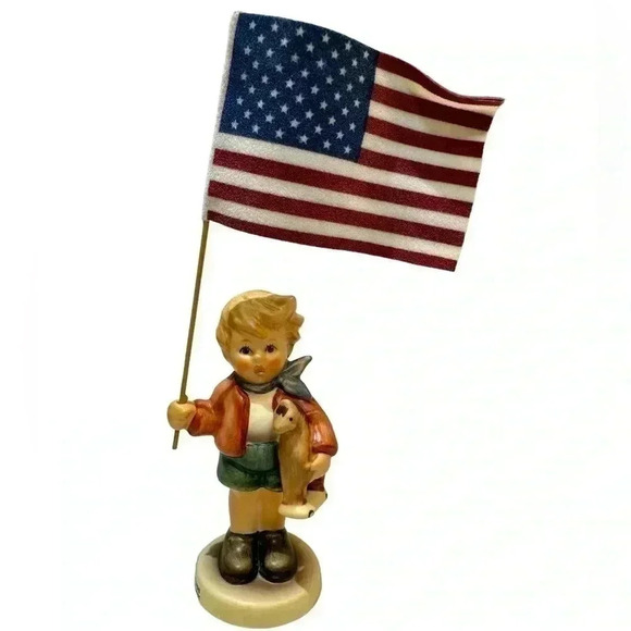 M.I. Hummel LITTLE FLAG BEARER First Issue - Picture 1 of 14